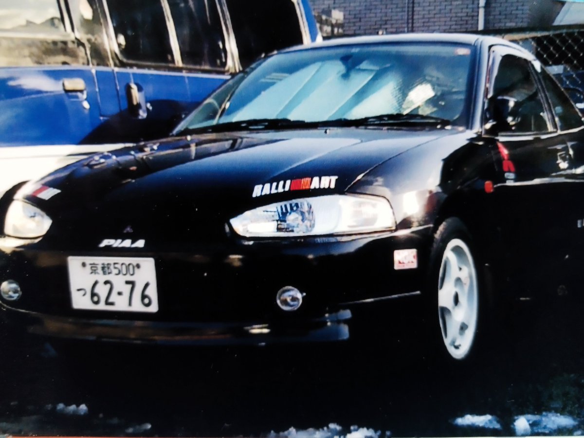 xIr9vrEeEYHZgc2's tweet photo. ミラージュアスティ。最近はほとんど街でも見なくなりましたね。走り屋やっていた頃、愛車のアスティRX(CA4A)が事故で廃車。ちょうどその頃、友人が手放すので譲り受けて乗ってました。ランエボがダメならアスティに乗りたい。
#ミラージュアスティ
#CJ2A
#CJ4A
#三菱自動車 https://t.co/VKBirPSqAA