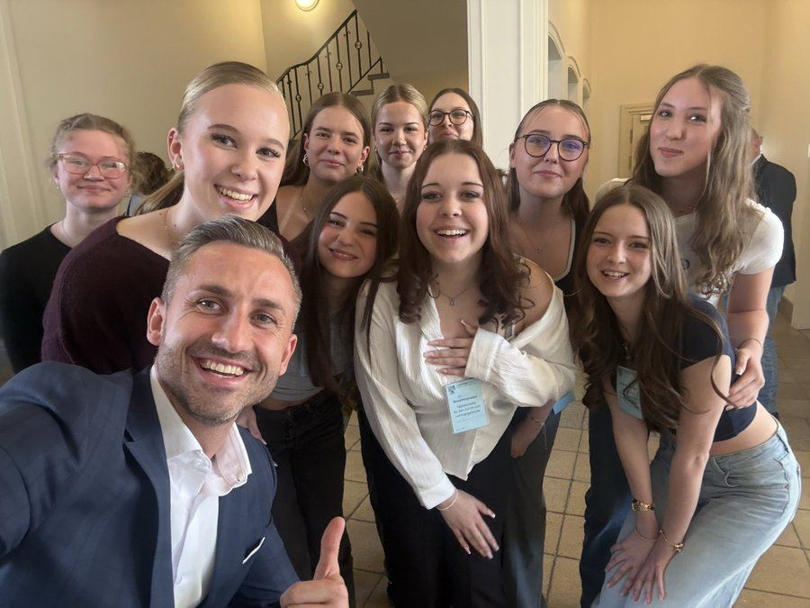 DieStahlfeder tweet media