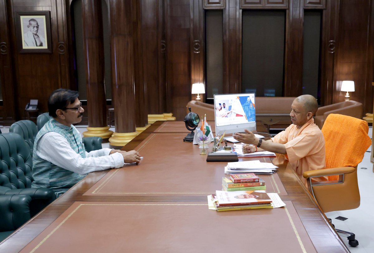मुख्यमंत्री श्री <a href="/myogiadityanath/">Yogi Adityanath</a> जी महाराज से आज लखनऊ में जनपद गौतमबुद्ध नगर के जेवर विधान सभा क्षेत्र के माननीय विधायक श्री धीरेन्द्र सिंह जी ने शिष्टाचार भेंट कर मार्गदर्शन प्राप्त किया।

<a href="/DhirendraGBN/">Dhirendra Singh</a>