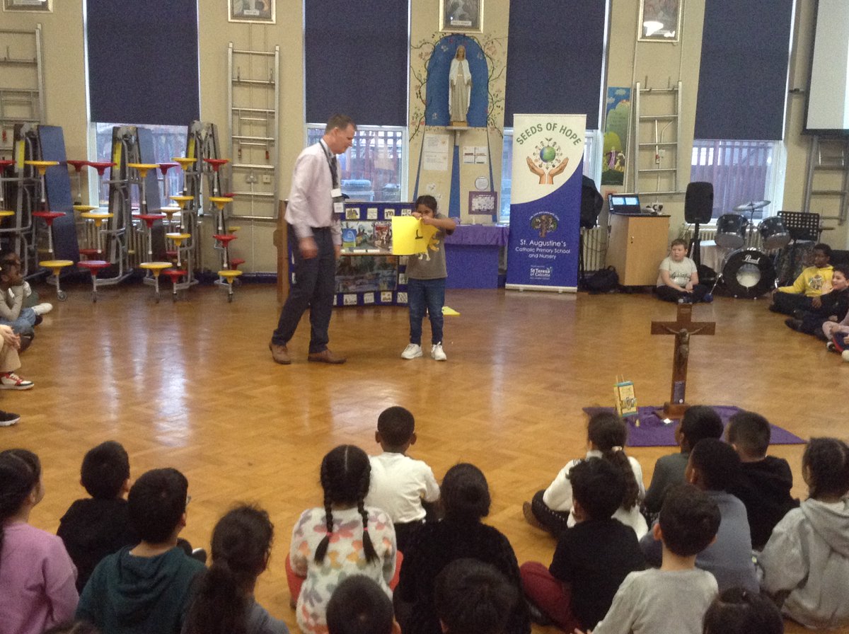 StAugustinesPri's tweet photo. We enjoyed a wonderful assembly with Mr Ben Taylor for a special occasion as he presented us with special bibles to welcome us formally into the St Teresa of Calcutta MAC family. We truly are “stronger together than apart.” Together, we Dream, Believe, and Achieve! https://t.co/fq6SQL3xeK