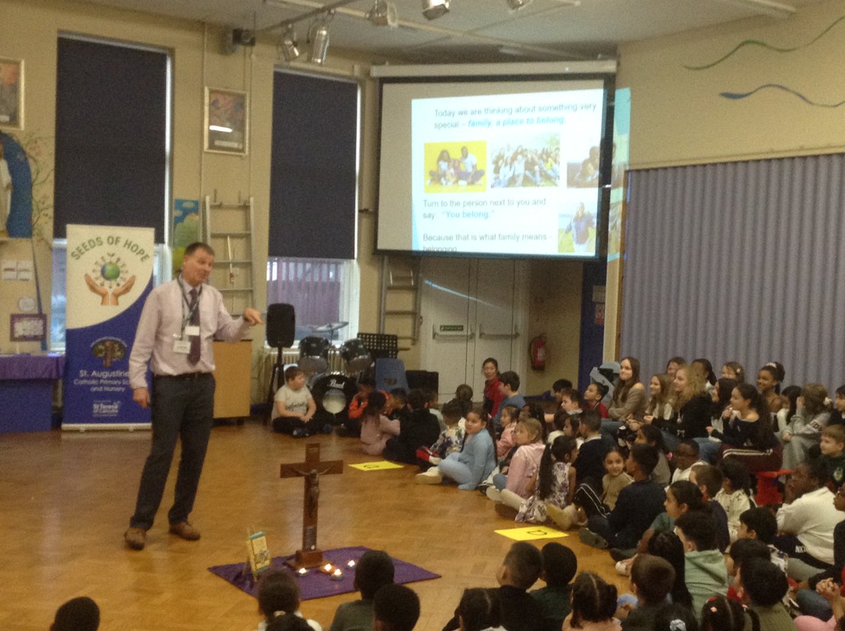 StAugustinesPri's tweet photo. We enjoyed a wonderful assembly with Mr Ben Taylor for a special occasion as he presented us with special bibles to welcome us formally into the St Teresa of Calcutta MAC family. We truly are “stronger together than apart.” Together, we Dream, Believe, and Achieve! https://t.co/fq6SQL3xeK