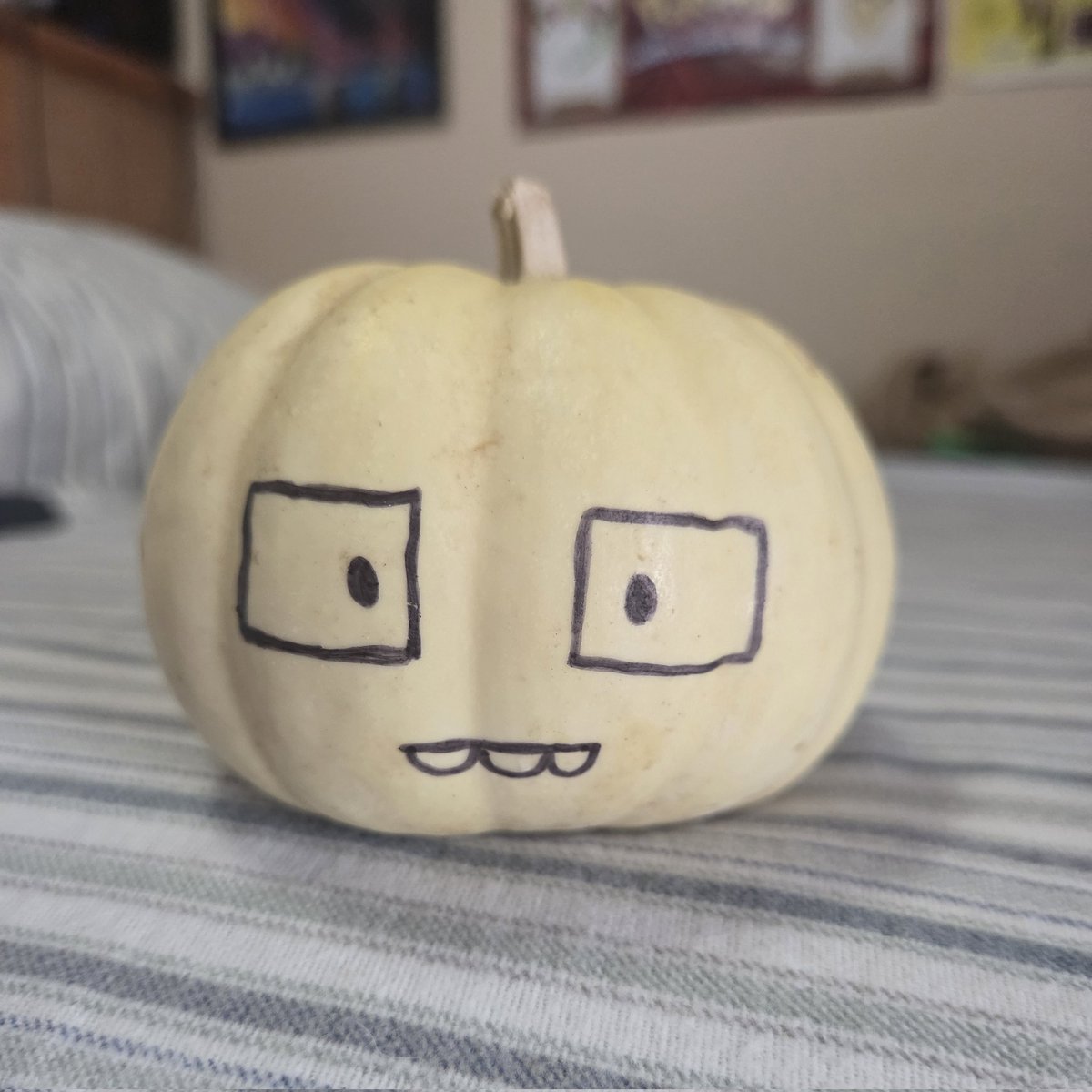 TerminusOfTears's tweet photo. This john pumpkin ive had since october is still somehow alive https://t.co/vxcvQDbyxs