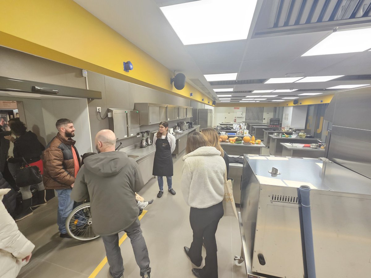 TecnoCampus's tweet image. Finalitzem la jornada amb les visites guiades!

Recorda que a l’abril celebrem una nova Jornada de Portes Obertes en dissabte amb:

→ Sessions exclusives amb coordinadors
→ Informació sobre #beques i preinscripció
→ Visites guiades en profunditat
 tecnocampus.cat/jornades-porte…