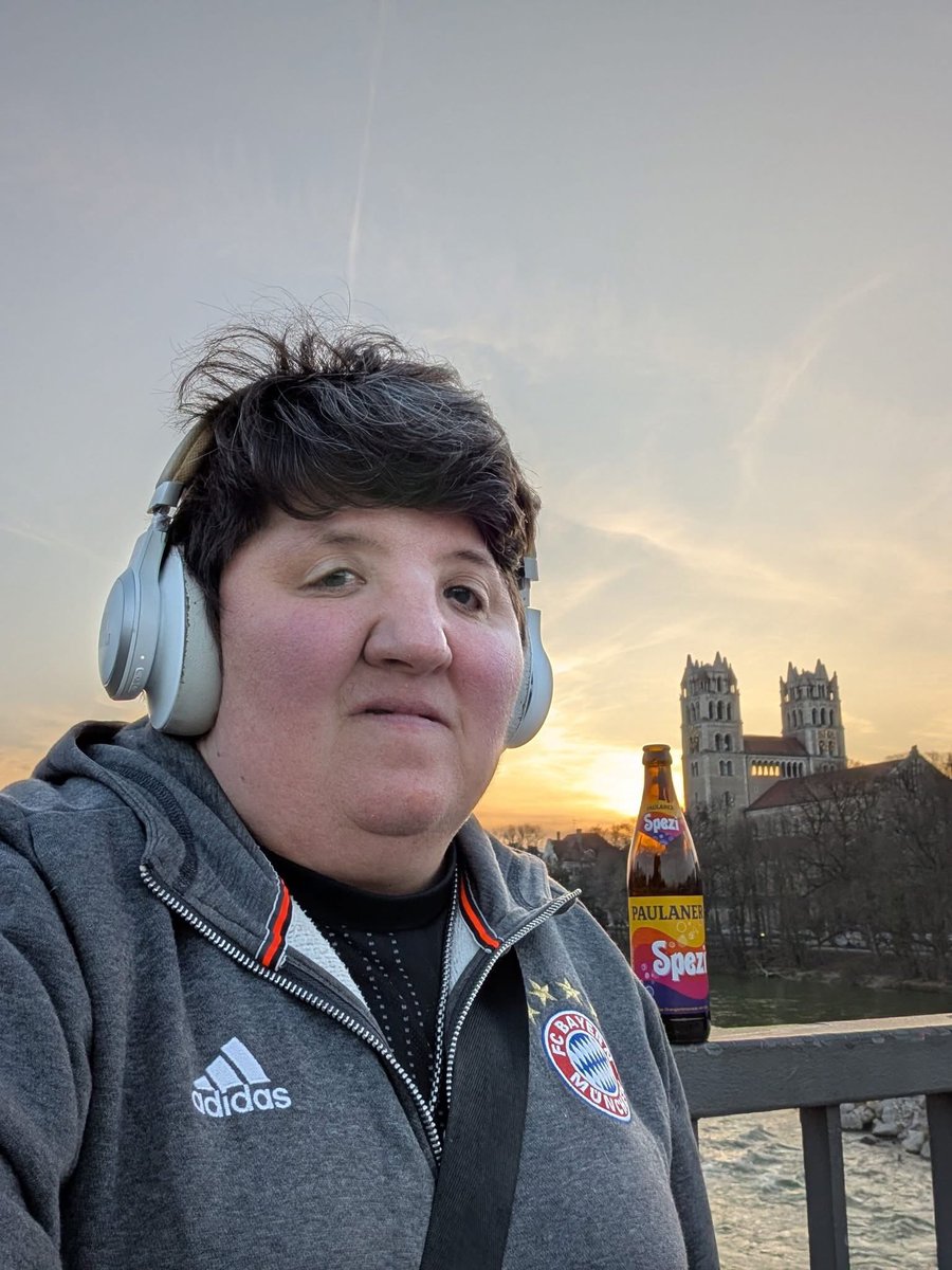 Bayern Red Ladies tweet media