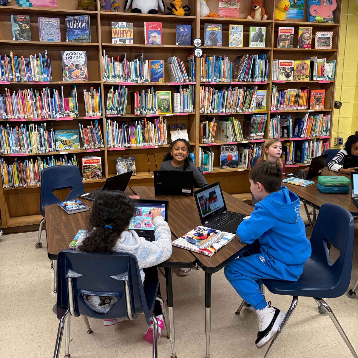 LUFSD_Libraries's tweet image. West Gates first graders are diving into the digital world of reading. These young learners are discovering a vast collection of ebooks and audiobooks through the Sora app. @LindenhurstUFSD #LUFSD
