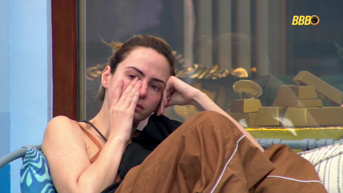 canalantenados's tweet image. Ana Paula está chorando. 

Samira: "O que a desumana tá chorando?"

Ana Paula: "O jogo perdeu a graça pra mim. Porque ninguém quer jogar comigo aqui dentro." #BBB26