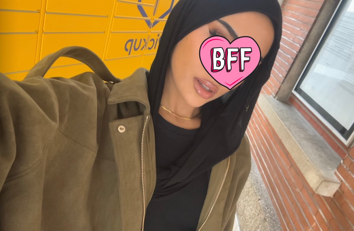 hecadb's tweet photo. Les filles je suis choquée j'ai trouvé LE crayon à lèvre qui tient toute la journée et en + il ne coute que 3 EUROS https://t.co/iLxHKrQYSr