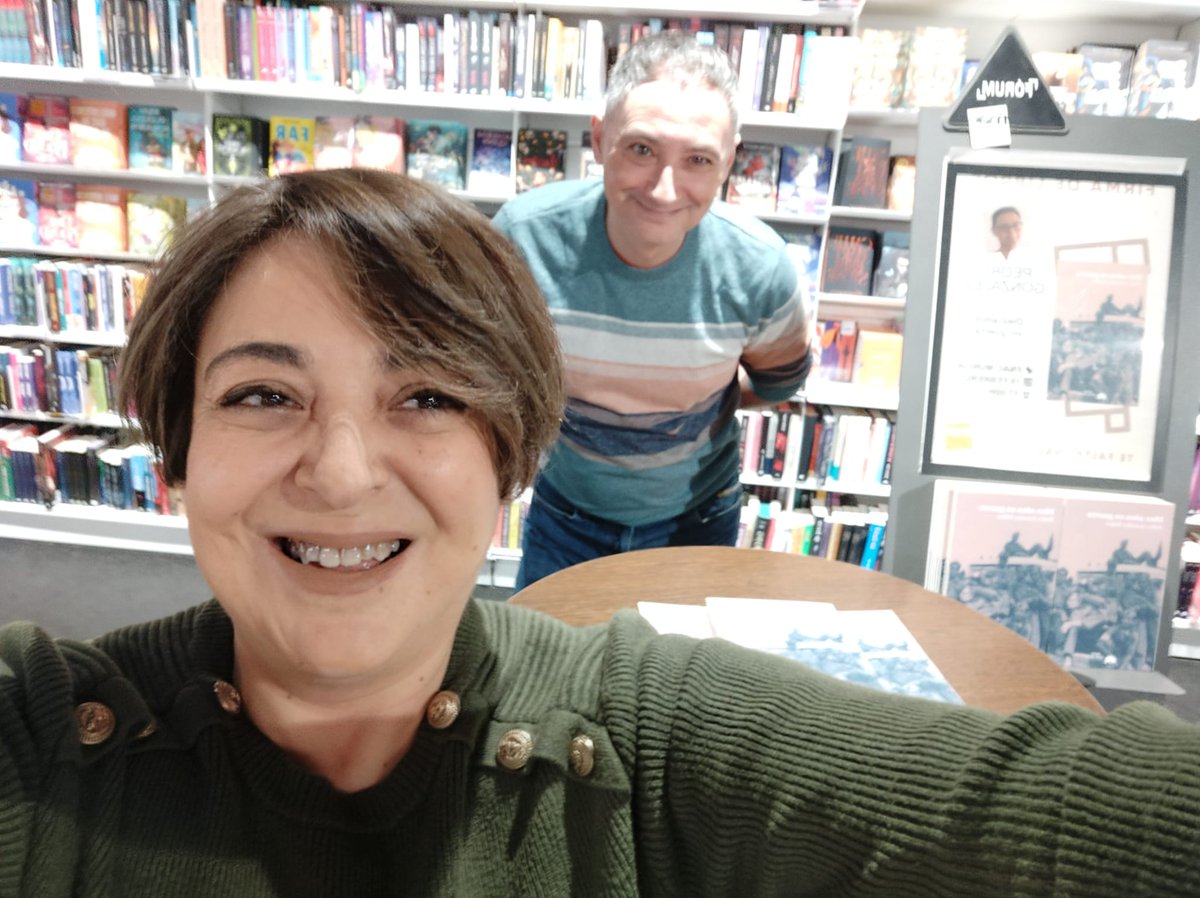 Pedropaginablog's tweet photo. Soy un empanado con eso del spam de autor... Digo, el marketing de autor. Aquí dejo unas fotos de la firma del otro día cortesía de Fnac España y Editorial Loto Azul. Se incluye un par de agradables visitas 😍😍 Gracias a los lectores y demás... https://t.co/kO0zCE461b