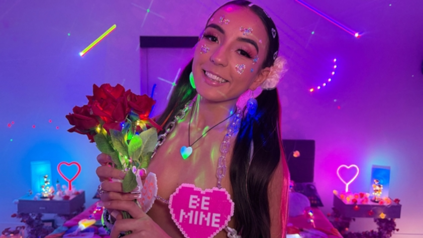 AVNMediaNetwork's tweet photo. RaveBunnys Signs Sasha Tatcha as First Contract Star https://t.co/SUzykoBLlN @sashatatcha @ravebunnys https://t.co/geMWUm4POj