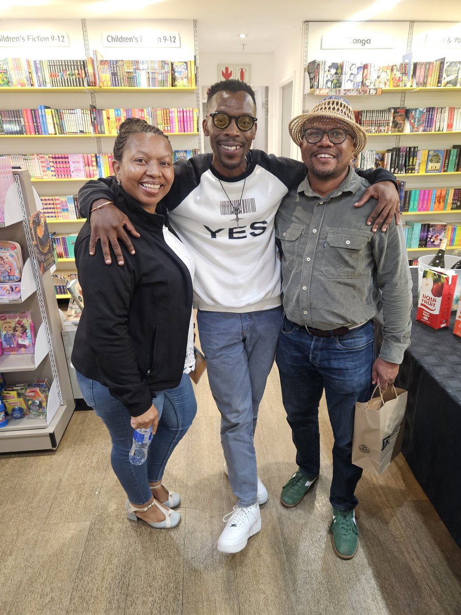 RealDoctorC's tweet image. The @LesothoJohn book launch was so great that ntate @KabiKolobe and I even got a chance to be groupies for 2 minutes. 🤣🤣🤣🤣

@morenaleraba re u hlomphile ngoan'abo rona. Keep on soaring, superstar! 🦅⭐️🦅⭐️

#Lstwitter