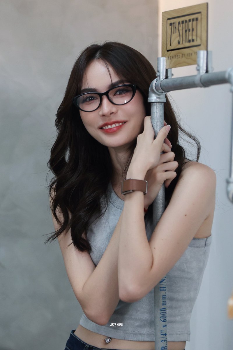 jazzpopu's tweet photo. แว่นมานี่ซิ 555 😆

#7thStreetXCharlotte
#ชาล็อตออสติน #CharlotteAustin
@itscharlotty https://t.co/Fits5XrQP1