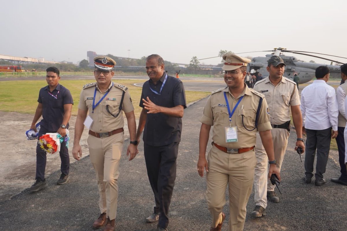 Satya0168's tweet photo. Police Arrangements for Hon'ble Union Home Minister Amit Shah's Visit at IFFCO Paradip today.
#AmitShah #OdishaPolice #Cuttack #CentralRange #CISF #IFFCO #Jagatsinghpur #Paradip #Odisha #Bhubaneswar @AmitShah @AmitShahOffice https://t.co/JfJiHw6UED