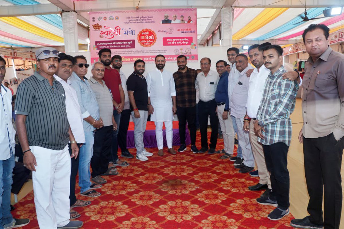 ijayeshradadiya's tweet photo. હર ઘર સ્વદેશી,

જેતપુર ખાતે નગરપાલિકા દ્વારા સ્વદેશી ઉત્પાદનોને પ્રોત્સાહન તેમજ સ્થાનિક વેપારીઓને મજબુતી આપવાના હેતુથી યોજાયેલા “સ્વદેશી મેળા”નો શુભારંભ કરાવીને નગરપાલિકાના પદાધિકારીઓને અભિનંદન પાઠવીને જુદા જુદા સ્વદેશી સ્ટોલની મુલાકાત કરીને વેપારી ભાઈઓ-બહેનો સાથે સંવાદ કર્યો. https://t.co/1wiXYgSvjw