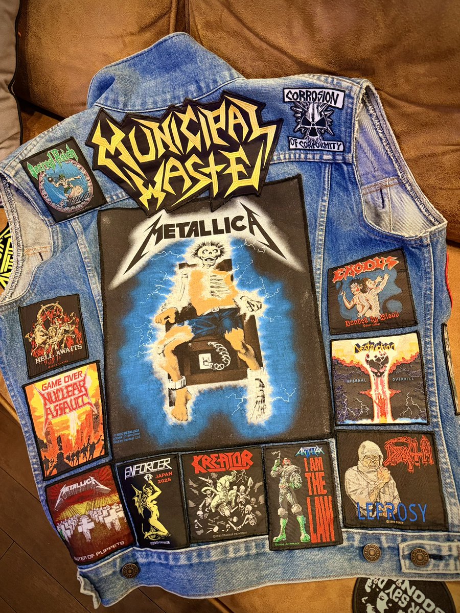 suck_y0u_dry's tweet photo. Municipal Wasteのデカパッチが(家で)見つかって増改築
#BattleJacket #バトルジャケット部 https://t.co/0Rb8agsrtS