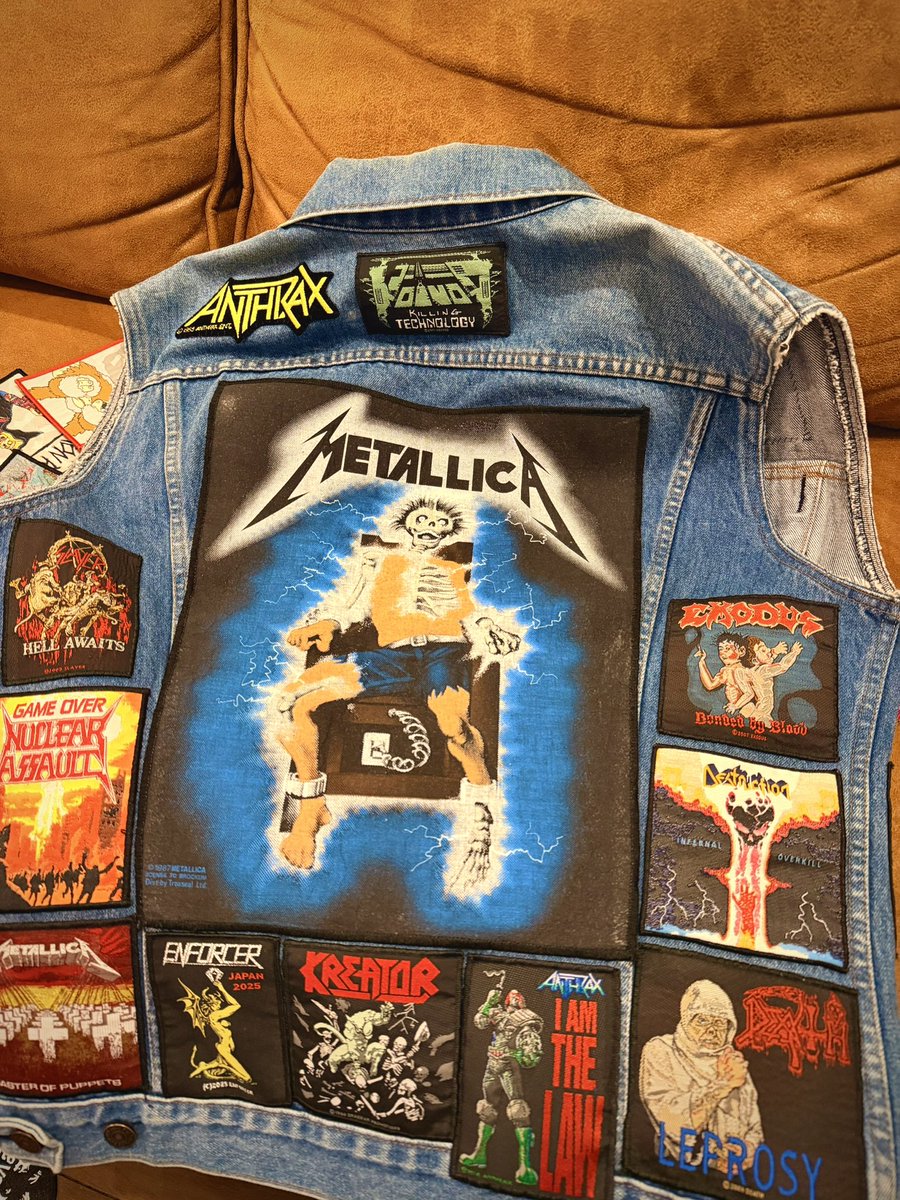 suck_y0u_dry's tweet photo. Municipal Wasteのデカパッチが(家で)見つかって増改築
#BattleJacket #バトルジャケット部 https://t.co/0Rb8agsrtS