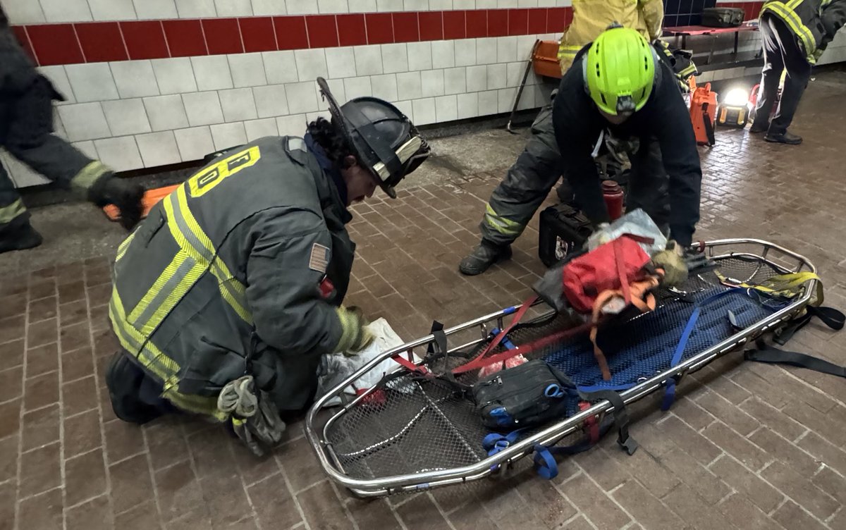 Boston Fire Dept. tweet media