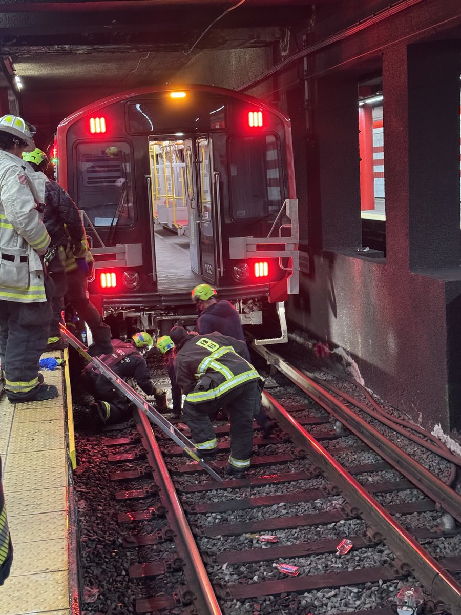 Boston Fire Dept. tweet media