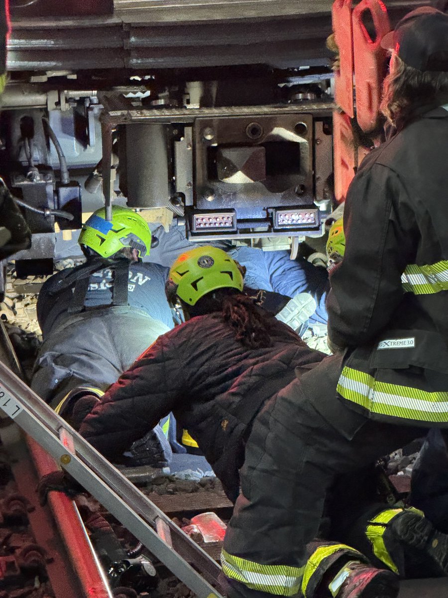 Boston Fire Dept. tweet media