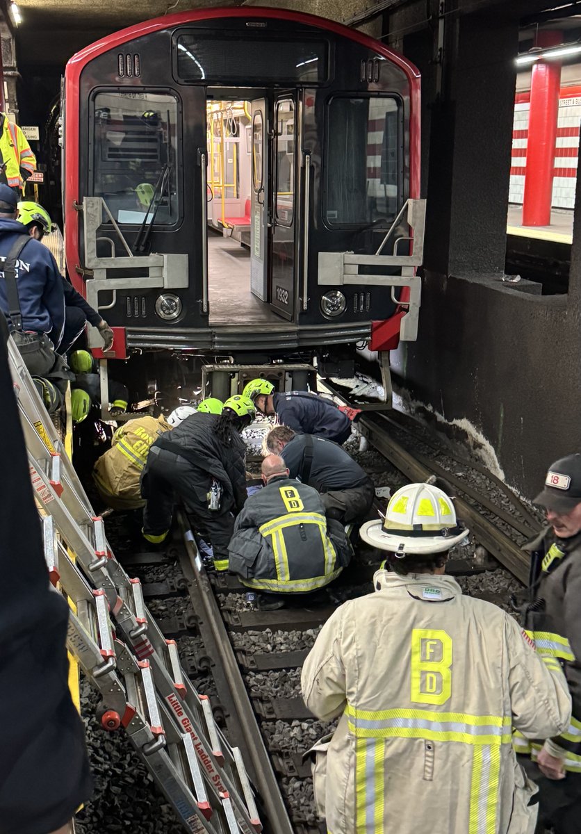 Boston Fire Dept. tweet media