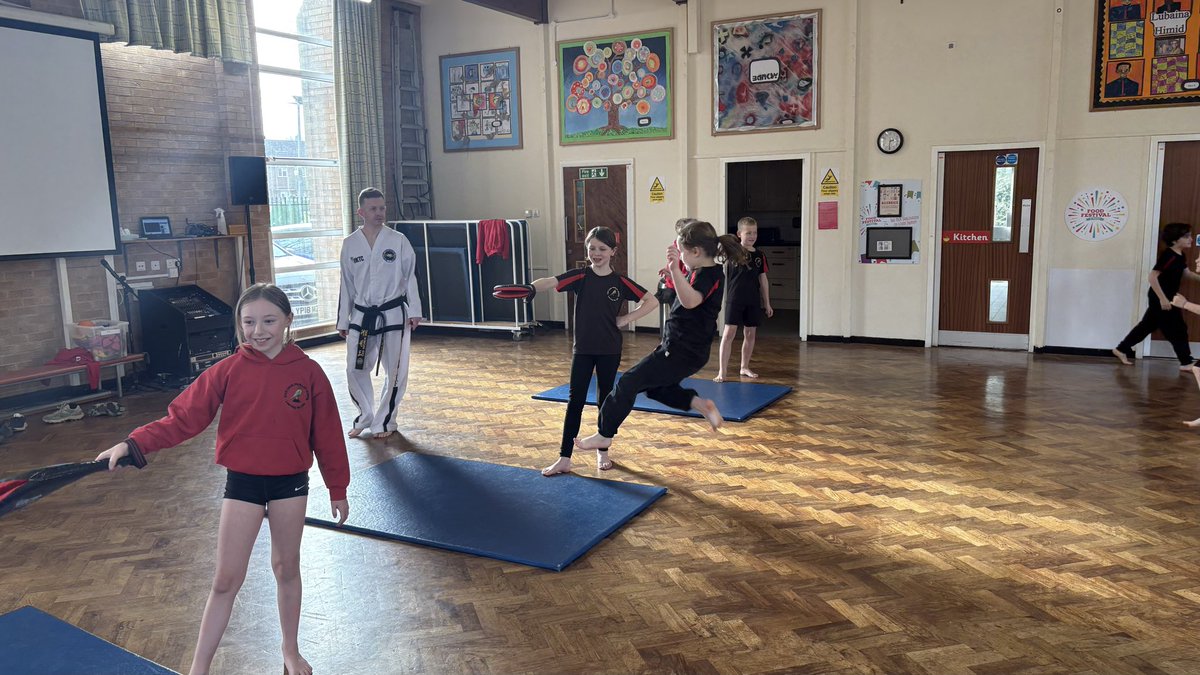 HighLeghPrimary tweet media