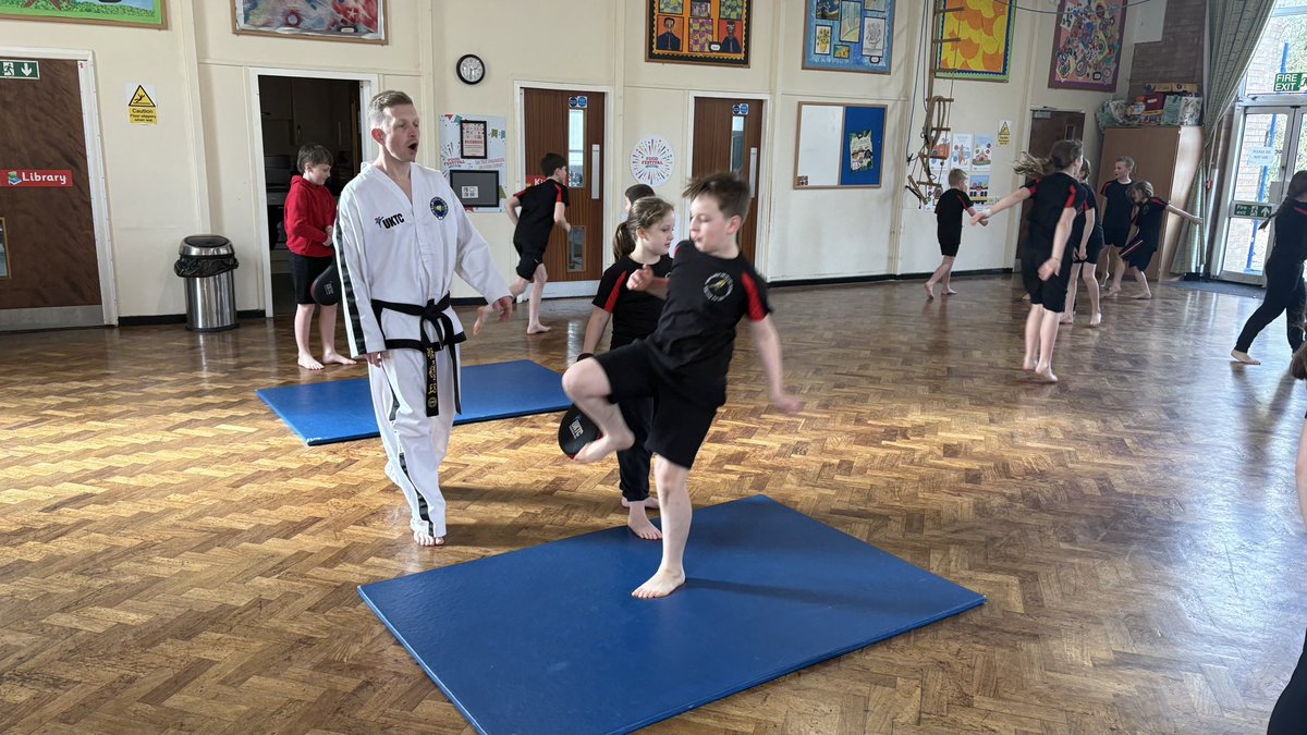 HighLeghPrimary tweet media