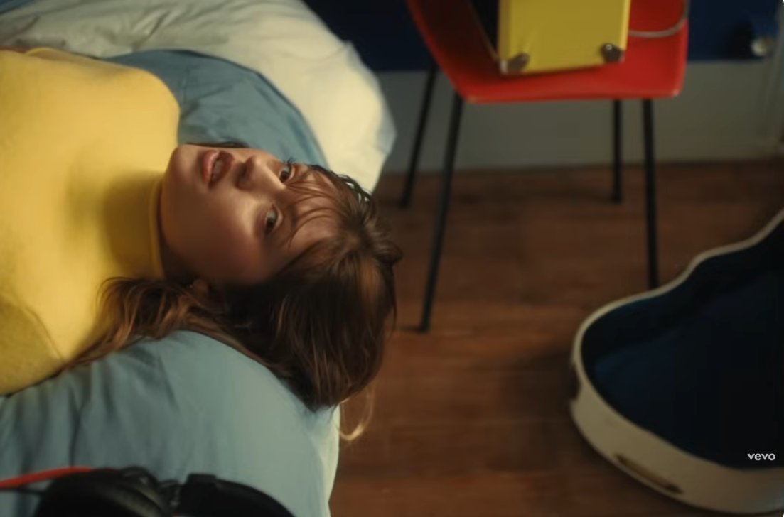 Le clip Escroc vient de dépasser les 100 000 vues 🔥🔥🔥
Si vous n'avez pas encore vu le sublime clip c'est par ici :
youtube.com/watch?v=UyNyKF…

Et on continue a streamer son album qui est composé de pépite incroyable : 
marined.lnk.to/coeurmaladroit…

#Marine #MarineDelplace #Escroc