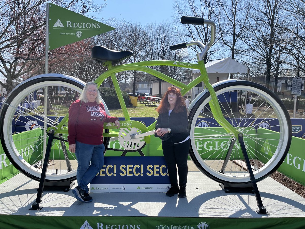 Kim Loomis tweet media