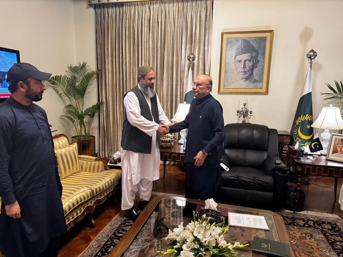 foodiegiirl's tweet image. After meeting President Asif Ali Zardari, Baloch leader Shafiq Rehman Mengal formally declared his inclusion in the Pakistan Peoples Party.

#StandWithMirShafiqMengal
#StandForPakistan