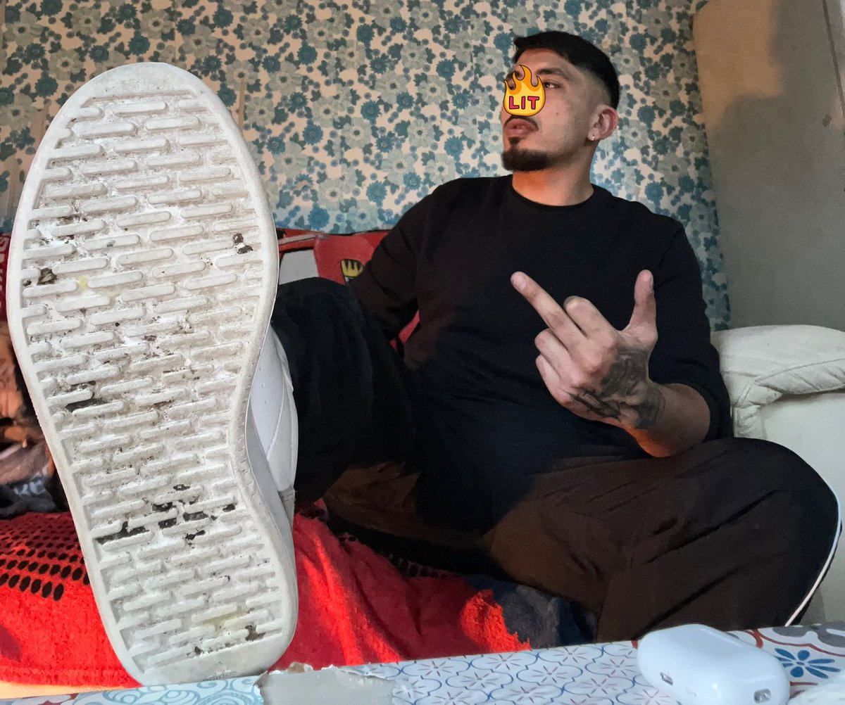 C’è chi nasce per comandare, e chi per obbedire. E tu sei nato per stare sotto le mie scarpe 😈

Tassa del sabato paga e ringrazia italiano 🤑

#Findom #Paupig #Moneyslave