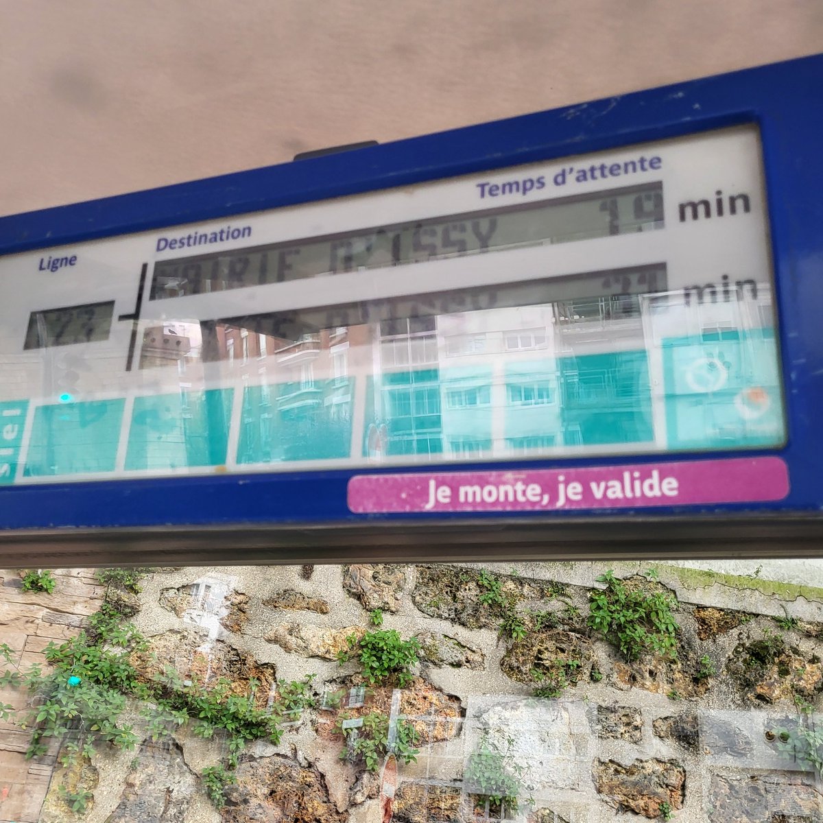 SatsukiLucca's tweet image. #bus123 vous abusez... un vendredi en heure de pointe ! 19 min d attente annoncée ! @ClientsRATP @RATPgroup