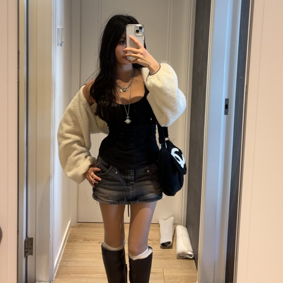 xi1tong's tweet photo. hii, looking for friends/moots !! 

♱ 21 | she / her

♱ fashion, anime, manwha, music, kpop

♱ bts, txt, newjeans, lana del rey

 ♡  /  ↻  to be moots
#promotwt #moothunt #gamingtwt #girlytwt #anitwt #fashiontwt #kpoptwt https://t.co/oubQkiLKZ8