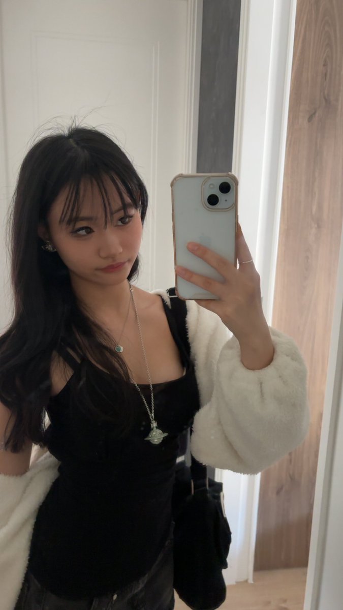 xi1tong's tweet photo. hii, looking for friends/moots !! 

♱ 21 | she / her

♱ fashion, anime, manwha, music, kpop

♱ bts, txt, newjeans, lana del rey

 ♡  /  ↻  to be moots
#promotwt #moothunt #gamingtwt #girlytwt #anitwt #fashiontwt #kpoptwt https://t.co/oubQkiLKZ8