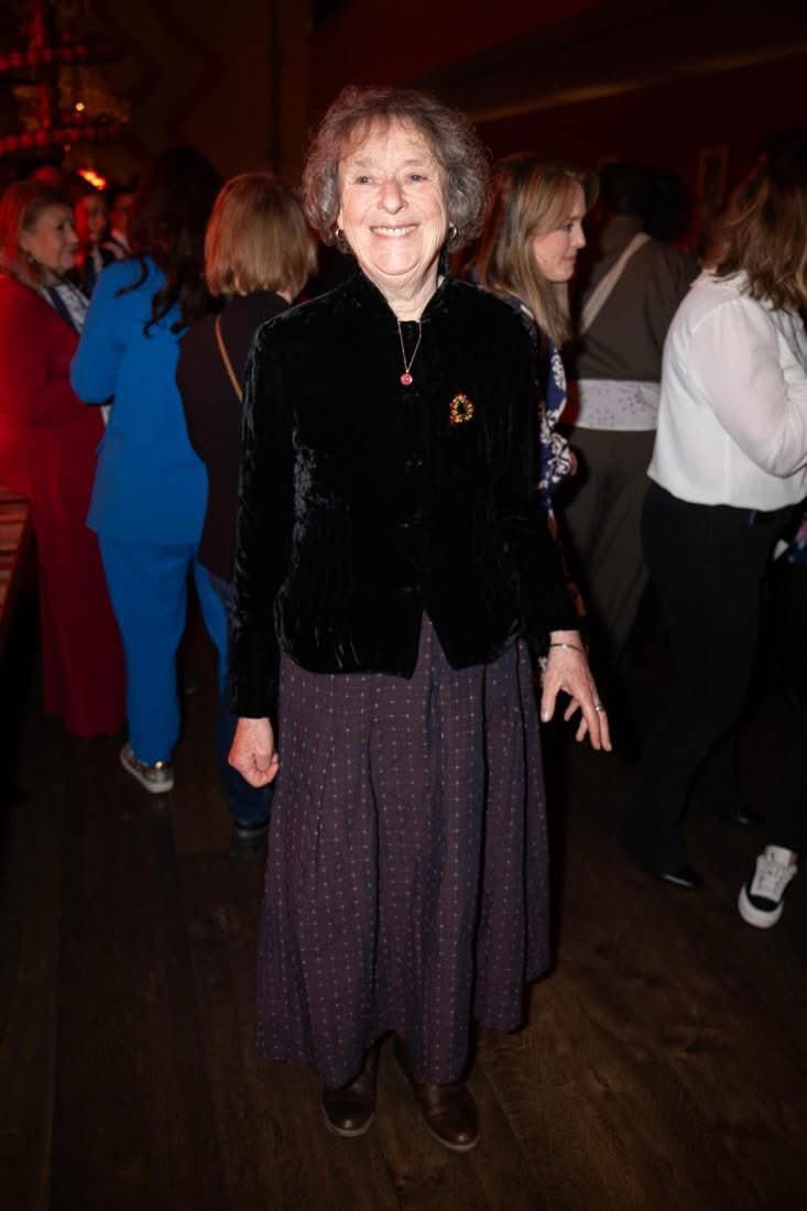 Linda Bassett tweet media