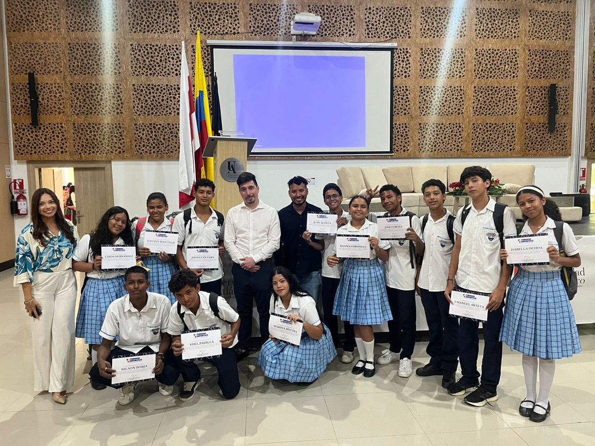 EgresadosUAC's tweet photo. #OrgulloUniautónoma❤️💛

Felicitamos a Farid Martínez, egresado del programa de Administración Turística y Hotelera, quien lidera el Semillero Latinoamericano de Turismo deportivo, proyecto que impulsa el desarrollo comunitario, articulando el deporte y la educación. 🚣‍♀️🙌 https://t.co/bmE0tXNIyC