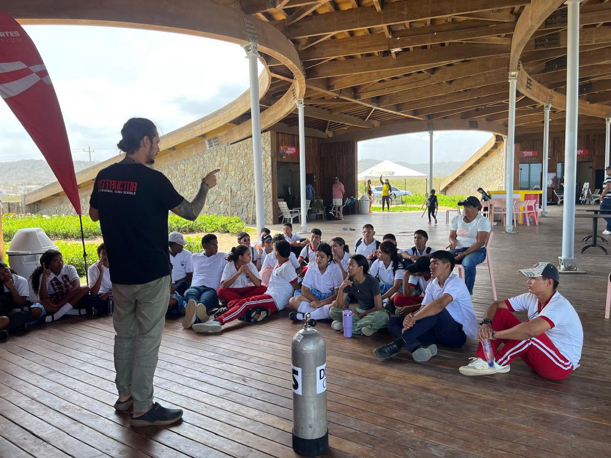 EgresadosUAC's tweet photo. #OrgulloUniautónoma❤️💛

Felicitamos a Farid Martínez, egresado del programa de Administración Turística y Hotelera, quien lidera el Semillero Latinoamericano de Turismo deportivo, proyecto que impulsa el desarrollo comunitario, articulando el deporte y la educación. 🚣‍♀️🙌 https://t.co/bmE0tXNIyC