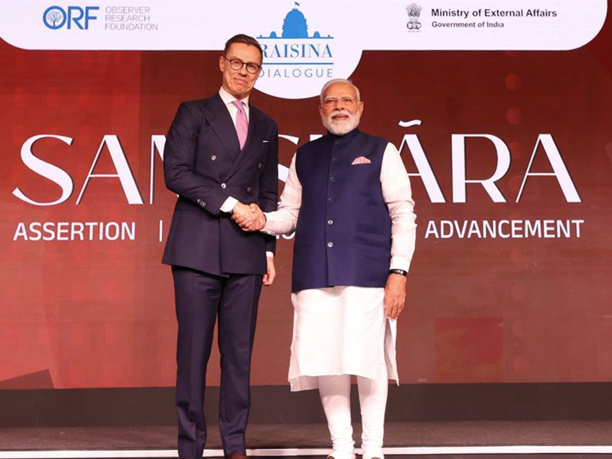 shreshthtomar's tweet photo. 5 मार्च 26, नई दिल्ली – Raisina Dialogue
“अमेरिका भारत को चीन की तरह आगे नहीं बढ़ने देगा” 
ये बात अमेरिका के डिप्टी सेक्रेटरी Christopher ने भारत की धरती पर खड़े होकर कह
1947 में आज़ादी मिली 
या 2026 में ‘गुलामी 2.0’ का नया अपडेट लॉन्च हो गया?
#RaisinaDialogue #India #Geopolitics https://t.co/D42UPecZ1q