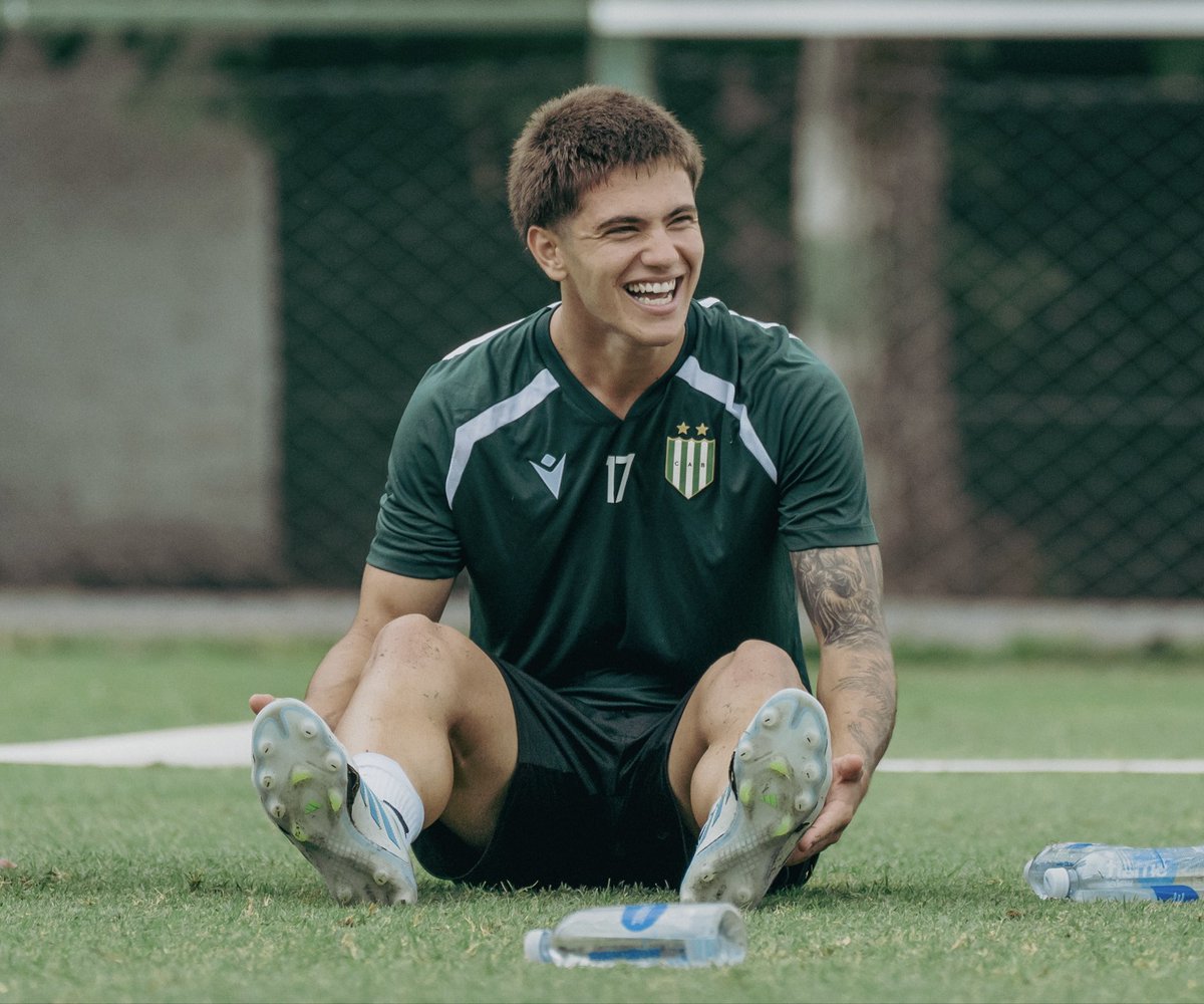 CAB_oficial's tweet photo. 𝑻𝒊𝒛𝒊 😁💚 https://t.co/BfBRC4dPny