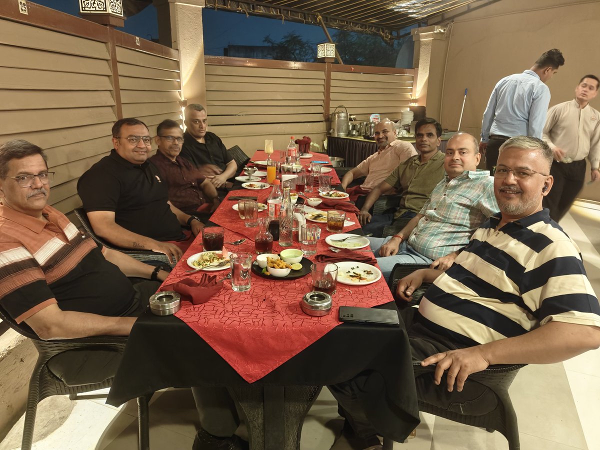 ap_pune's tweet photo. A mandatory pre Decma dinner

@KAnantrao @JainSumeetS @Raghunath_TL  @abhijitbhate @Techtrail @bbrijesh9  Mandar Halbe https://t.co/MVJapMUMHz
