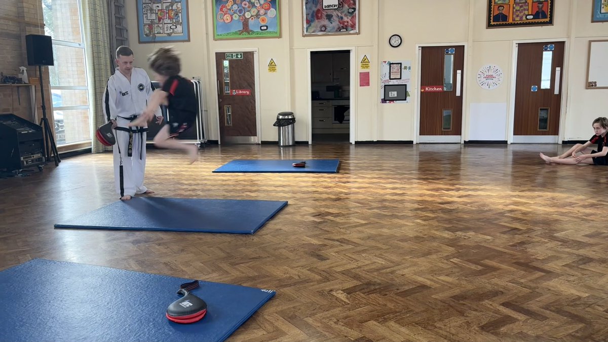 HighLeghPrimary tweet media