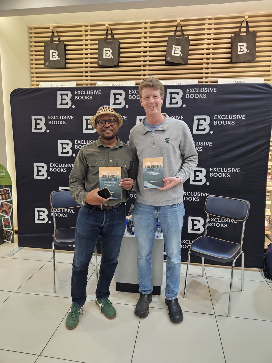 RealDoctorC's tweet image. The long-awaited moment has finally arrived! 
Hoohle ke #Lesotho with ntate @LesothoJohn &amp;amp; @KabiKolobe 
 
#Lstwitter #booklaunch #bookstoread