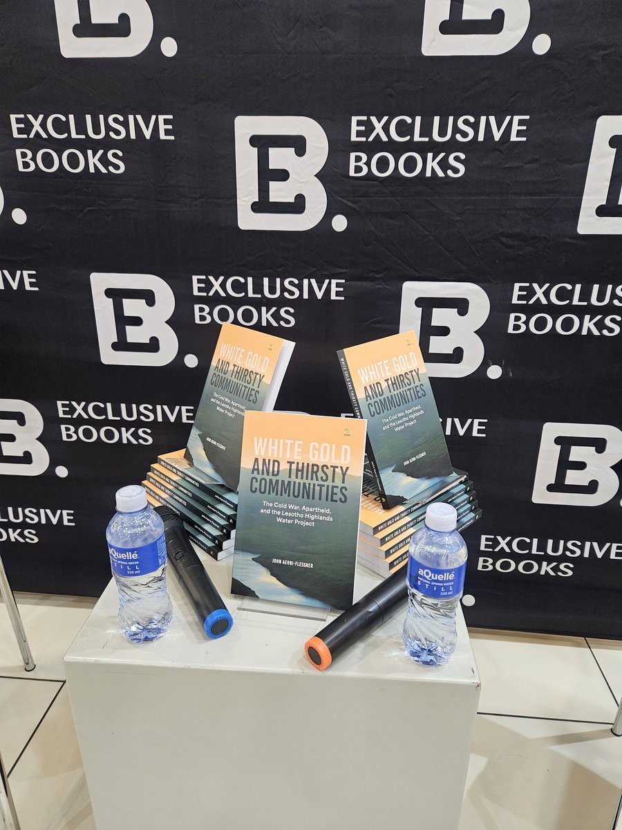 RealDoctorC's tweet image. The long-awaited moment has finally arrived! 
Hoohle ke #Lesotho with ntate @LesothoJohn &amp;amp; @KabiKolobe 
 
#Lstwitter #booklaunch #bookstoread
