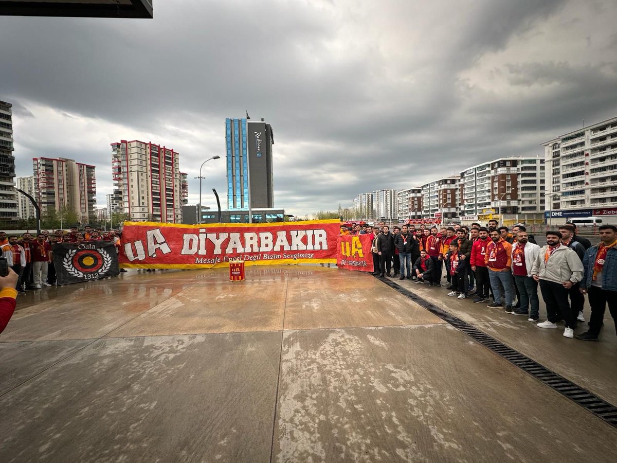 ultrAslan_DYB's tweet photo. İnleyen Nağmeler Ruhumu Sardı!

Yarın akşam saat 20:00'da oynanacak olan bjk-GALATASARAY maçını hep beraber karin garden'de izleyeceğiz.

📍Adres: 75.cadde Dünya Kavşağı Hancı yanı

⏱️Saat 19:30’da mekanda toplanıyoruz.

#uADiyarbakır
#uAYurtiçi https://t.co/jGKVUhnMKN