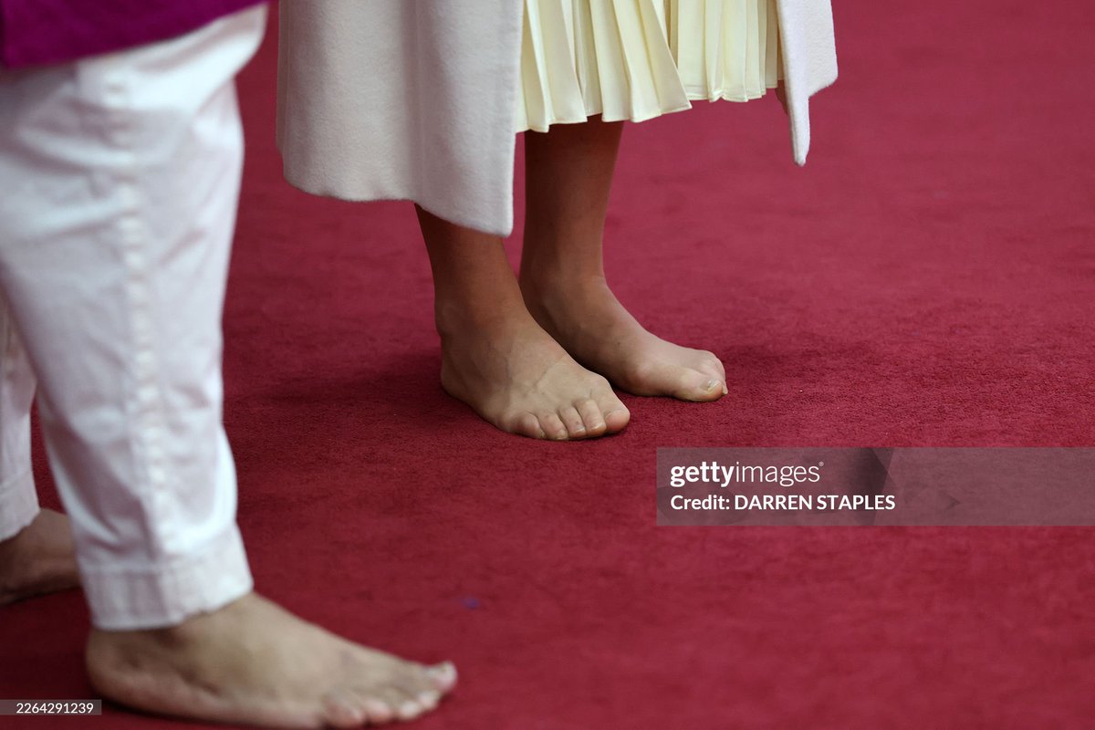 Barbara27541025's tweet photo. @DailyMail Kate Middleton’s bunions and Prince William’s association with #EpsteinFiles torture video are in limbo.
Daily Fail should be concern about the £60 million settlement its shareholders about to pay out to the victims of PHONE HACKING
#DailyFailHacks
#PrinceWilliamEpsteinFiles https://t.co/p0VRZcSNB6