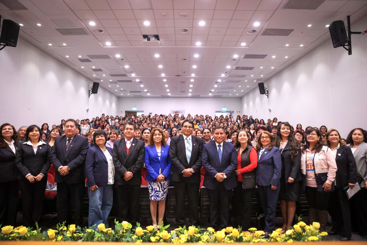 MineduPeru's tweet image. #Arequipa | El viceministro de Gestión Pedagógica, Juan Navarro, participó en la ceremonia del taller macrorregional dirigido a especialistas de las DRE y UGEL, así como a profesoras coordinadoras de los PRONOEI.

En la macrorregión Sur, funcionan 5366 Programas No Escolarizados