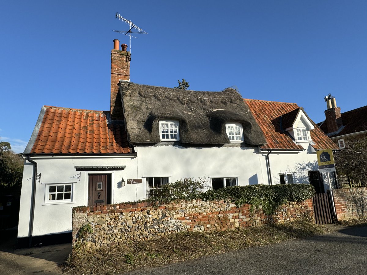 GobbittKirby's tweet photo. * NOW AVAILABLE TO LET *
MARLESFORD - Fabulous detached period house full of character! Full interior and exterior redecoration. Overlooking grazing paddocks to the front.
https://t.co/2mdufvczTS
https://t.co/OOOdZrWiZp
Call the Lettings Team on 01394 380330 for a viewing! https://t.co/9ax01EVepw