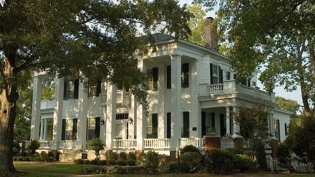 classicspilled's tweet photo. I'm obsessed with American plantation houses https://t.co/ms7L1TzhgU