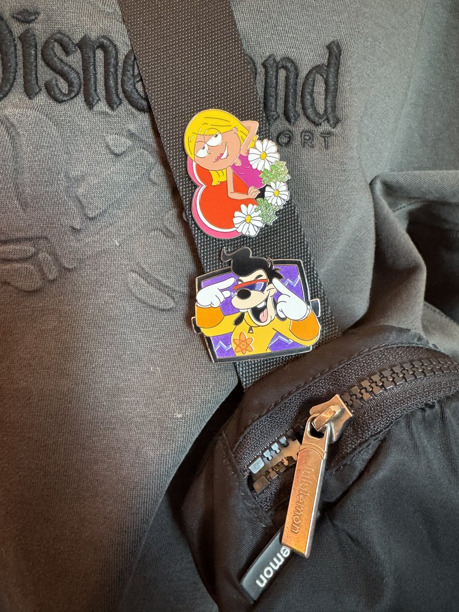 _DuxNet's tweet photo. I’m starting a Disney pin collection and my first 2 pins of course had the be my first 2 loves- Lizzie McGuire and Powerline from a Goofy Movie! https://t.co/9M5YILU9Ve