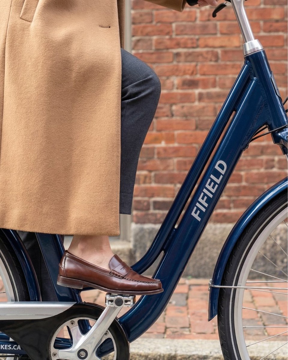 FifieldBikes's tweet image. Atlantic Navy 🤝 Camel Cashmere. The Seaside 3.0 is proof that your commute can actually be the best part of your outfit. Elegant, intuitive, and built for the Boston streets. 🚲🏙️ #FifieldStyle #EbikeStyle