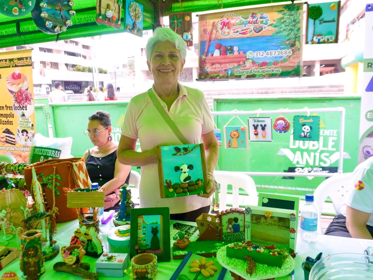 🙌 En el mes de la mujer, acompañamos la feria “Mujer Emprendedora” en la plazoleta del parque Santander de Neiva.

🛍️ Mujeres huilenses presentan sus emprendimientos y talento para dinamizar la economía local.

📅 Hoy hasta las 6:00 p.m. ¡Aún alcanzas a llegar! 👏

#SenaHuila