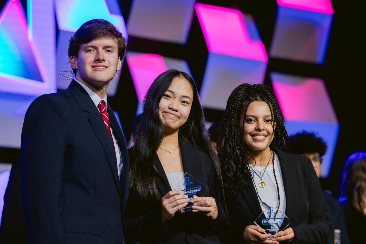 Central Magnet Deca tweet media